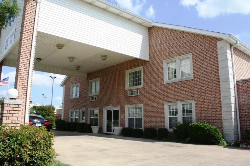 Quality Inn & Suites Fort Worth Exterior photo